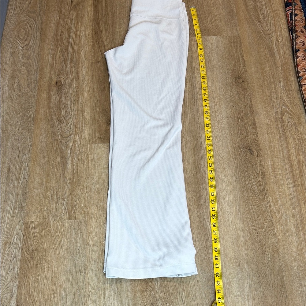 Lululemon Athletica Women’s Cream Stretch Pants - Picture 9 of 11